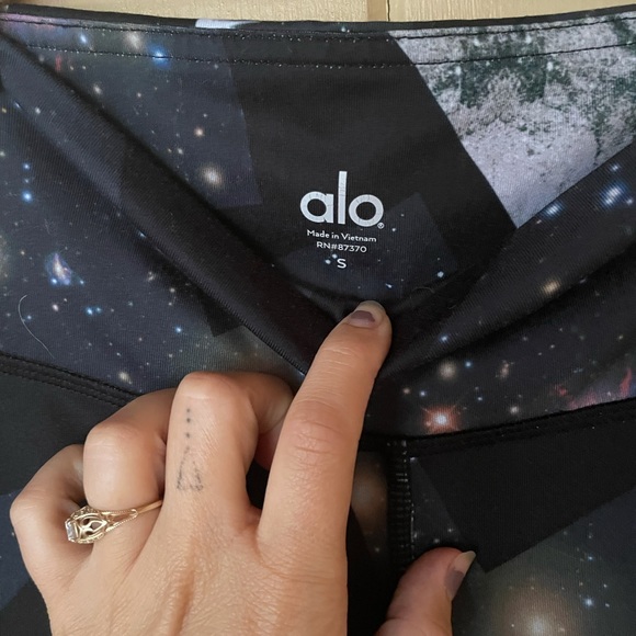 Alo Yoga Galaxy Print Goddess Legging Size Small - Picture 8 of 8